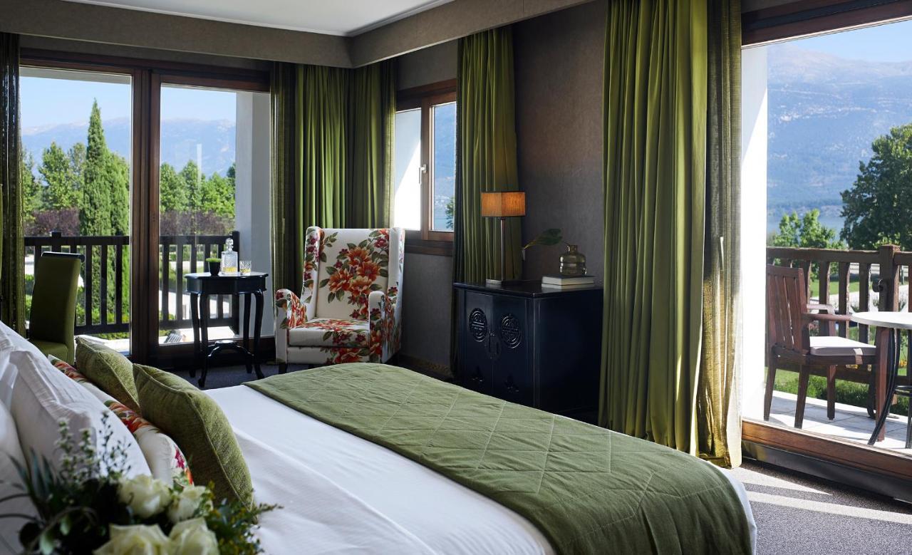 Hotel Du Lac Congress Center & Spa Ioannina Exterior foto A bedroom at the hotel